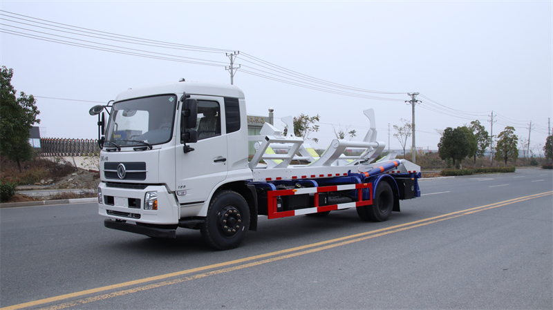 油田专用东风(feng)天(tian)锦背罐车