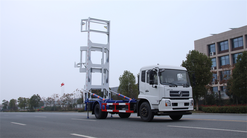 油田专用东风天锦背罐车